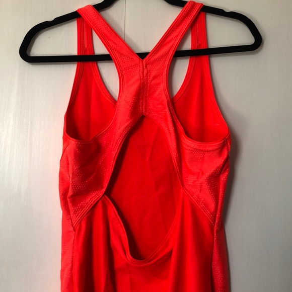 Workout tank top - Picture 2 of 2